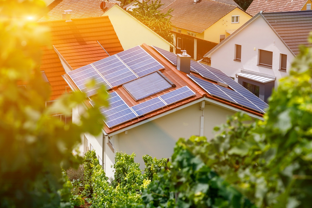 O que é Energia Solar Fotovoltaica e como ela ajuda a reduzir custos?