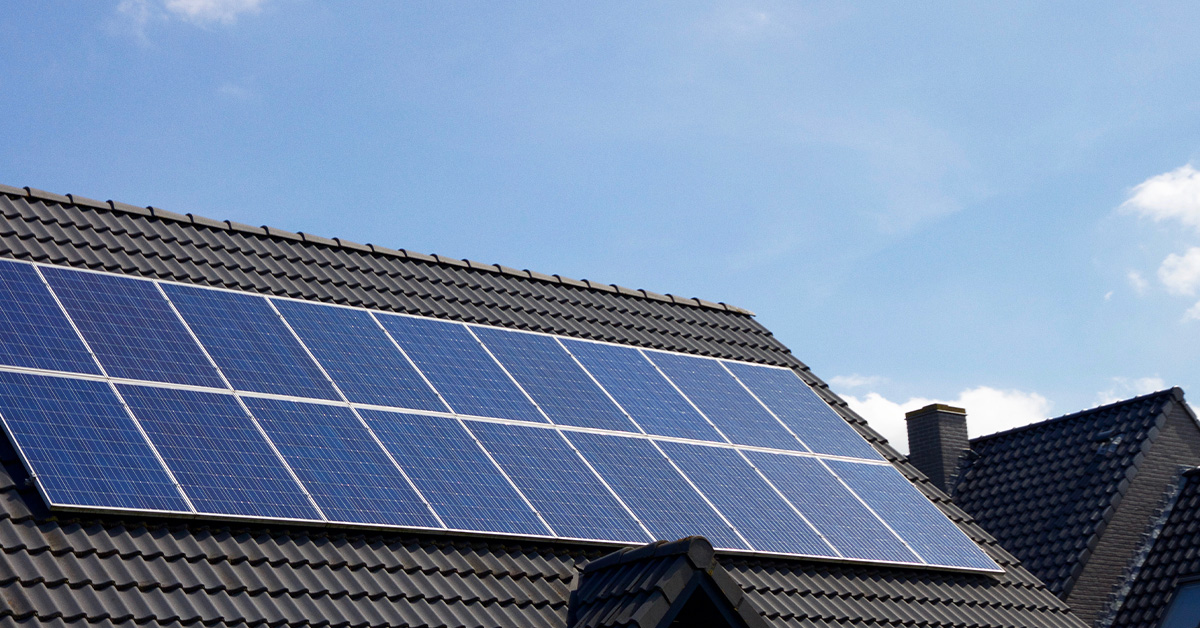 Tudo o que você precisa saber sobre como funciona a energia solar em residências